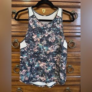 Lululemon Women’s Top Size 4-6